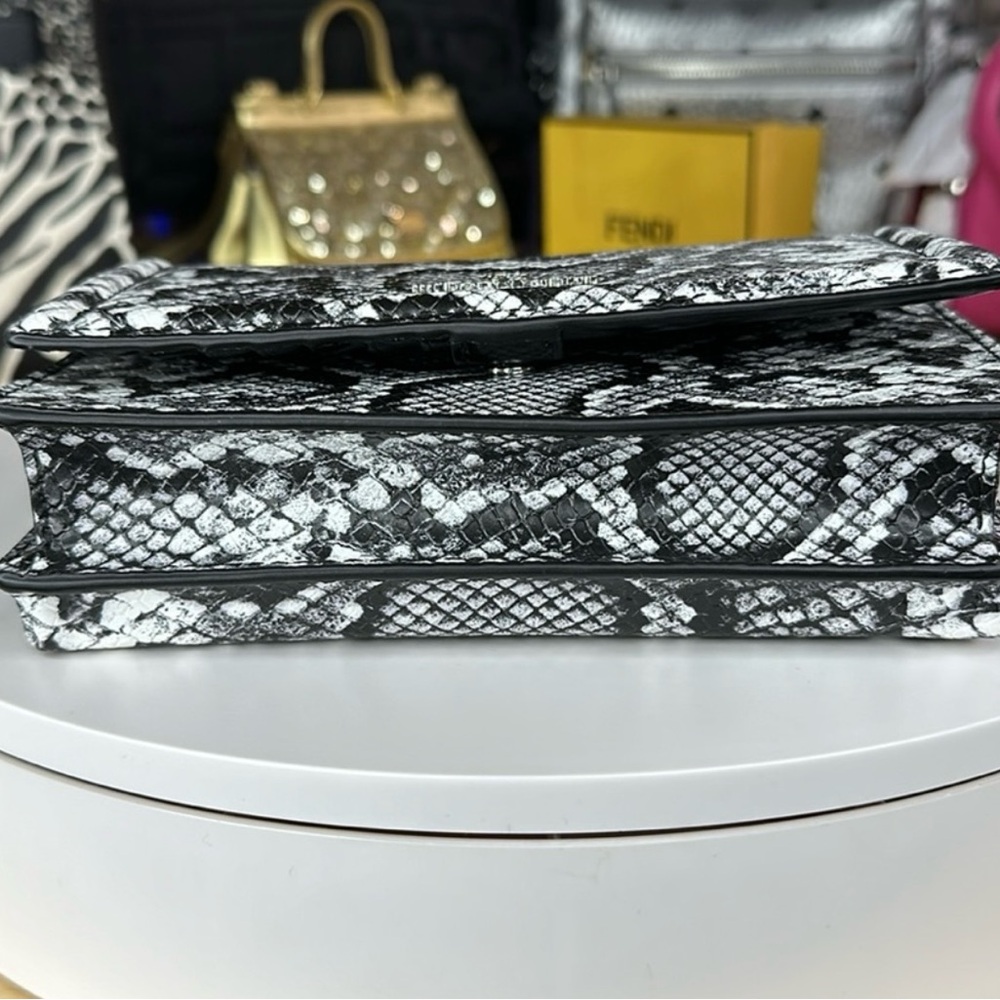 Mk crossbody - Picture 6 of 7
